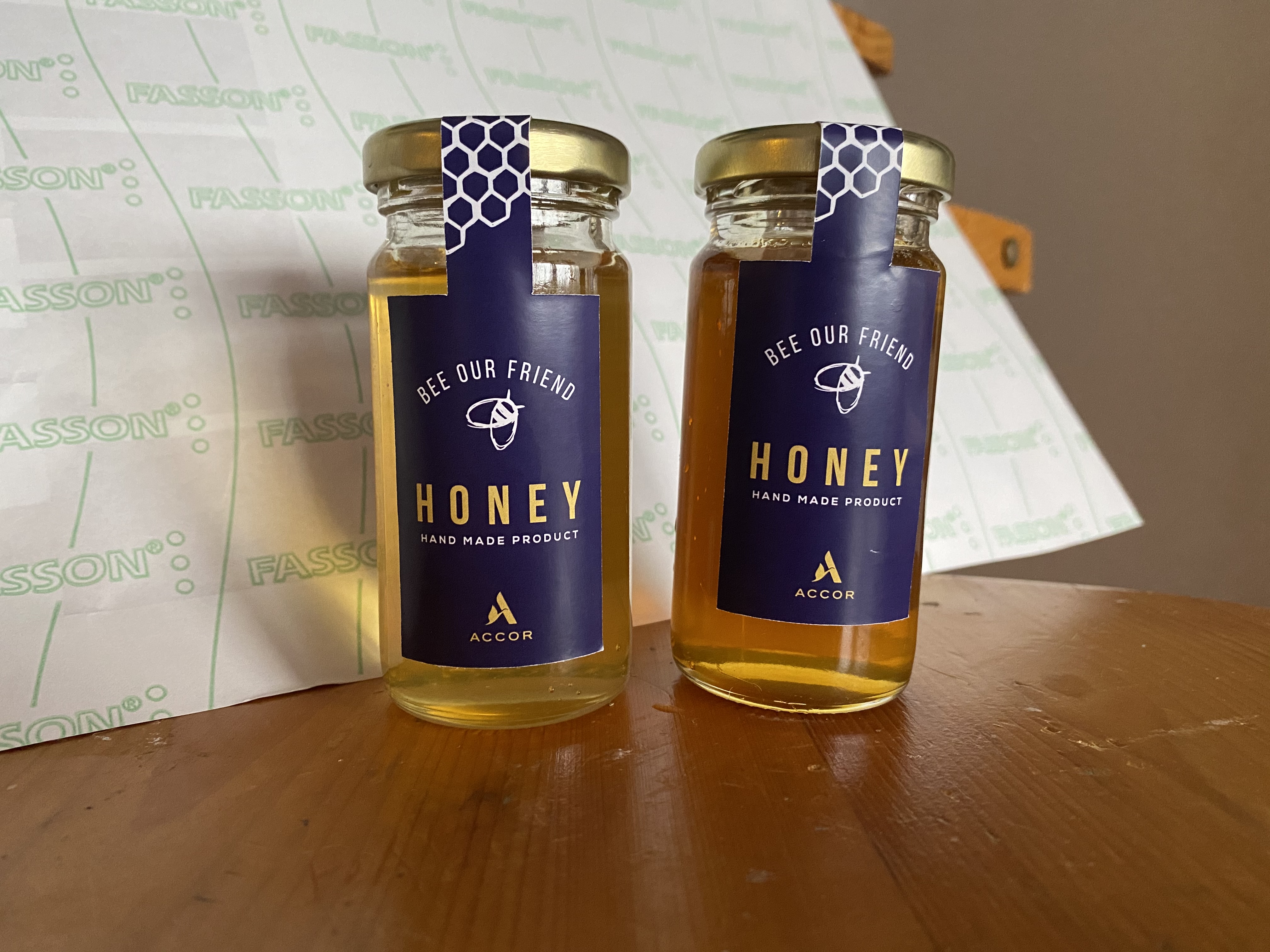 Dedikált Accor mézes üvegek